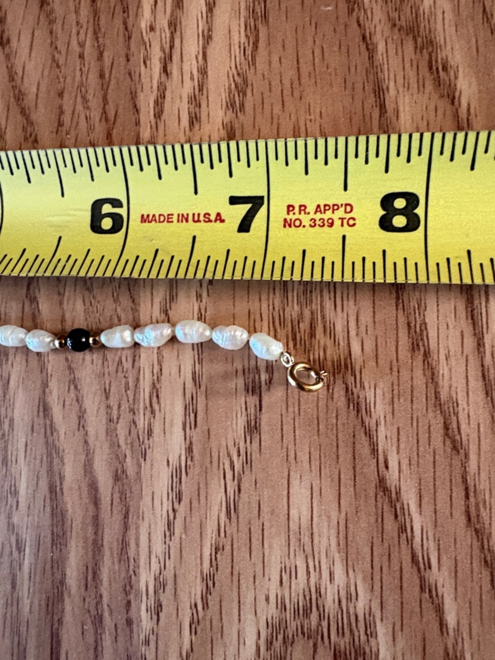 VINTAGE FRESHWATER RICE PEARL BLACK WHITE AND GOLD NECKLACE AND BRACELET SET - Picture 6 of 8